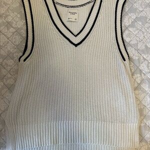 Abercrombie & Fitch White and Black V-Neck Sweater